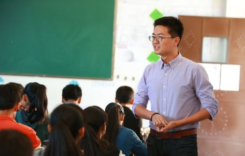 教师岗位新挑战 入职门槛提升，小学教师招聘现高学历趋势